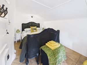 Bedroom- click for photo gallery